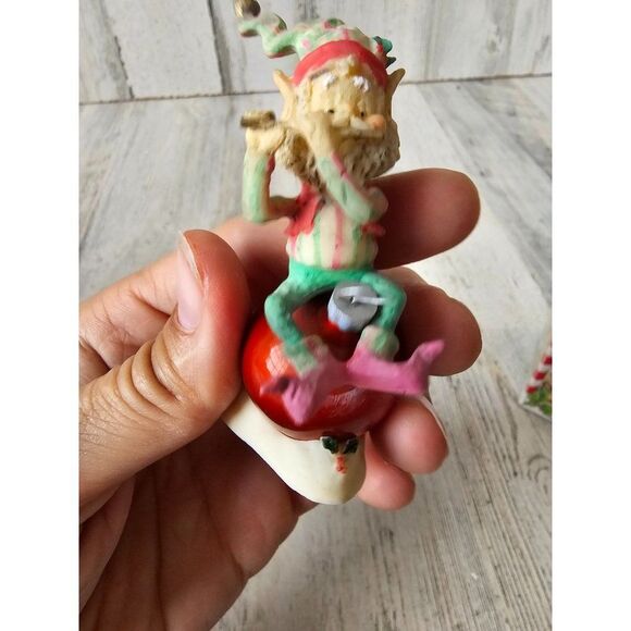 Enesco tiddles elf ornament Sandi zimnicki North Pole village figurine vintage r - Picture 6 of 8